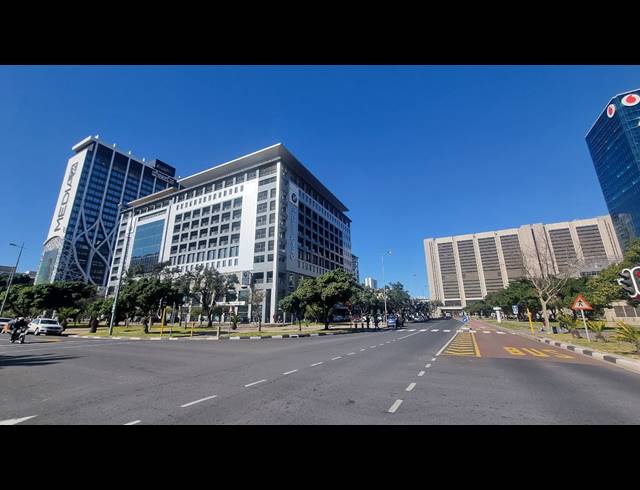 1,133.10M² OFFICE TO LET IN FORESHORE